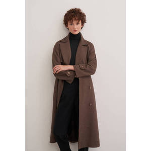 Manteau trench en laine marron à double boutonnage avec bordure en fourrure et imprimé - Product Image 3