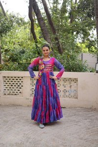 Robe réversible en faux georgette de style indien/pakistanaise pour femmes, Laheriya Bandhej, manches longues, doublure en coton, pour les fêtes et les mariages - Product Image 4