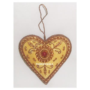 Beau travail de perles dorées sur la forme de coeur et la meilleure qualité de tissu Zari broderie suspendue ornement de décoration d'arbre de Noël - Product Image 1