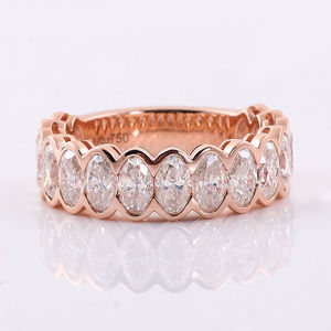 Bague de fiançailles solitaire élégante faite à la main avec D couleur VVS Moissanite 925 argent conception personnalisée bijoux de mariée de luxe pour les femmes - Product Image 1