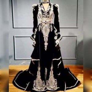 Vestido de Novia Largo con Pedrería Floral y Acabado Satinado, Estilo Magreb Majesty, para Bodas y Fiestas - Product Image 1