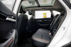 Casi nuevo, precio asequible, 2025, Blanco K - Seltos Premium 1.5L FWD SUV Automático, Cuero, Techo Panorámico, Listo para enviar - Product Image 4