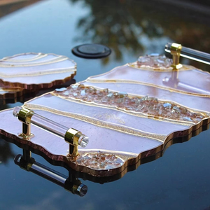 Plateau de luxe en résine rose et or avec accent en cristal Plateau décoratif élégant fait à la main pour les repas de table et les cadeaux - Product Image 1