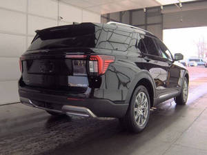 Ford Explorer 2025 d'occasion en excellent état - Product Image 2