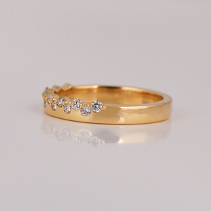 Bague de mariage de style classique en or massif 18KT avec diamant rond cultivé en laboratoire, cadeau d'anniversaire parfait pour les filles - Product Image 1