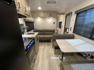 Nouvelle caravane de camping East To West S-i-l-v-e-r Lake 2400BH 2025 à vendre - Product Image 4