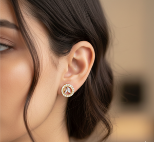 Pendientes de Botón Redondos de Oro Amarillo de Lujo con Diseño de Racimo de Diamantes con Motivo de Hoja |   Joyería de Alta Calidad para Mujer - Product Image 3