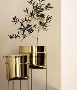 Jardinière décorative sur pied avec cadre en métal moderne, idéale pour mettre en valeur la verdure dans les salons, les chambres ou les bureaux - Product Image 6