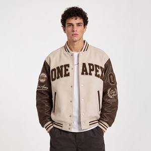 เสื้อแจ็คเก็ตเบสบอลแบบ Letterman สำหรับผู้ชาย สีเบจ-น้ำตาล ตัวเสื้อทำจากผ้าขนสัตว์ แขนเสื้อทำจากหนัง PU ปักลาย Chenille  แบบ OEM Varsity Jacket - Product Image 1