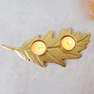 Candelabros de Metal Modernos con Diseño de Lazo en Acabado Dorado, Hechos a Mano, Personalizados, Atractivos y de Diseño - Product Image 2