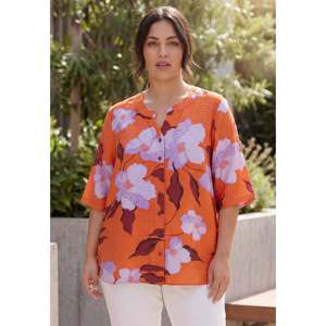 เสื้อเชิ้ตผู้หญิงไซส์ใหญ่ลายดอกไม้สีอิฐ - Product Image 1
