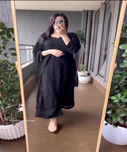 Explore Nuestra elegante colección de ropa de mujer, que ofrece piezas sofisticadas perfectas para el uso diario u ocasiones especiales. - Product Image 6