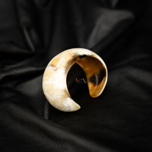 Brazalete cuadrado C superventas, medio lacado, pulsera de cuerno de búfalo negro natural, hecho a mano en Vietnam - Product Image 3