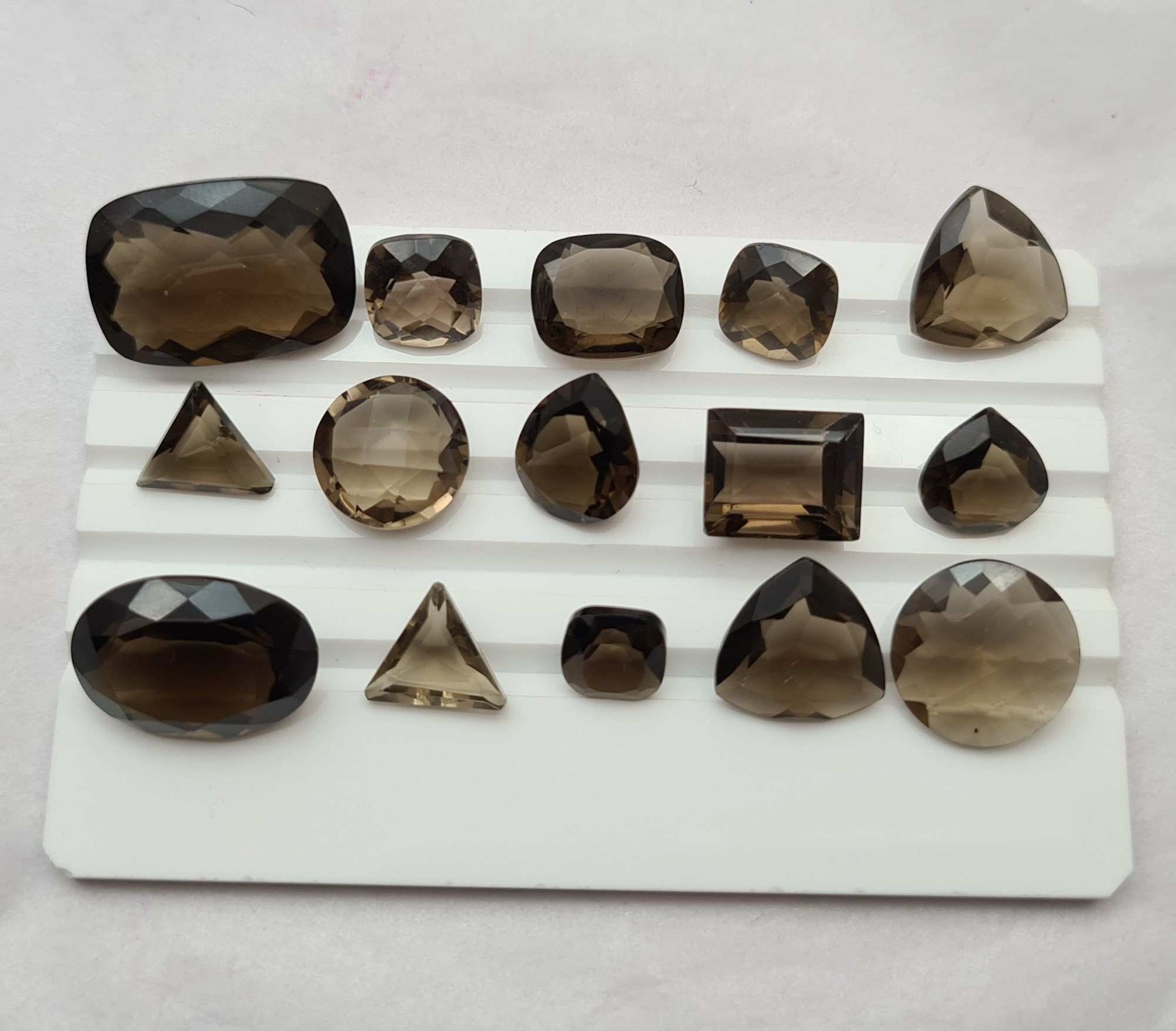 สีน้ำตาล