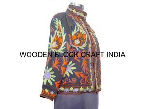 Chaqueta Bordada Suzani de Tela de Pato Hecha a Mano para Mujer, Abrigo Corto Acolchado de Algodón para Invierno, Diseño para Fiestas - Product Image 4
