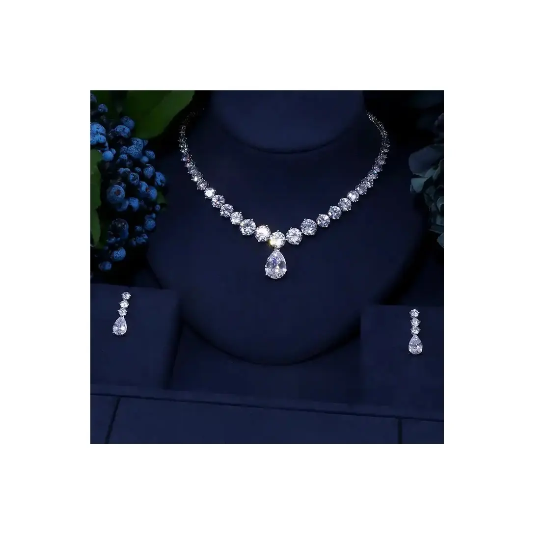 Jolie moissanite ronde taille brillant vvs clarté diamants entièrement glacés avec collier en or blanc 14kt pour femme