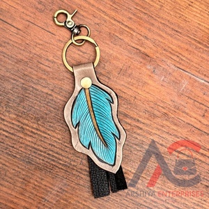 Porte-clés en cuir repoussé plume turquoise porte-clés à franges en cuir véritable personnalisé Western porte-clés en cuir de luxe Cowgirl - Product Image 1