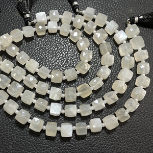 ลูกปัดทรงกล่องเหลี่ยมเพชรพลอยสีขาวขนาด7-8มม. - Product Image 4