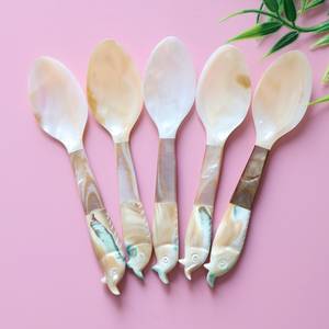 Découvrez l'élégance Une luxueuse cuillère à perles avec des inspirations de conception ancienne - Product Image 4