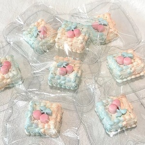 Jouets <span class=keywords><strong>surprise</strong></span> en silicone souple à logo personnalisé, faible MOQ, à montée lente, en forme de gâteau au lait fraise, pour garçons et filles - Product Image 2
