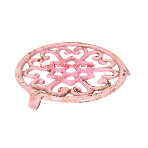 Dessous de plat en fonte rose de style vintage, support de plaque chauffante en métal décoratif pour cuisine et table à manger, protecteur de table au design orné - Product Image 1
