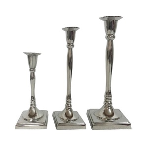 Dernier arrivage Bougeoir en métal fini argenté Bougeoir fantaisie décoratif pour mariage et fête Bougeoirs classiques et élégants - Product Image 3