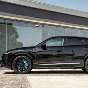 Urus 2024 d'occasion de luxe, cuir foncé, turbo, transmission intégrale, SUV, conduite à gauche, toit ouvrant panoramique, 5 places, automatique 8 vitesses, moteur 4.5L - Product Image 1