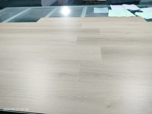 Suelo de núcleo rígido resistente al agua con bloqueo de clic adecuado para cocina y baño 2025 ANZ Factory - Product Image 4