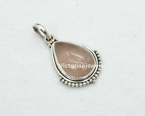925 argent sterling massif mois de janvier pierre de naissance Quartz rose avec réglage de lunette pendentif à breloque en forme de poire - Product Image 1