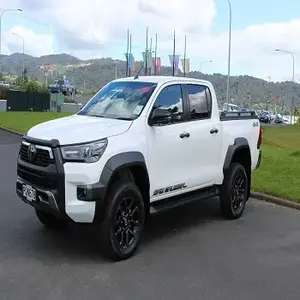 Toyota Hilux Pickup 2021, traction avant, moteur turbo, transmission automatique, sièges en cuir, intérieur foncé, pneus R16, conduite à gauche - Product Image 1