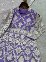 Bollywood actrice Urmila Matondkar porter lourd papillon Net avec broderie chaîne travail longue longueur robe pour fête spéciale
