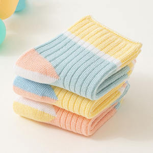 Chaussettes courtes décontractées en coton à blocs de couleur personnalisés pour enfants, douces, respirantes, tricotées, de haute qualité, pour le printemps - Product Image 2