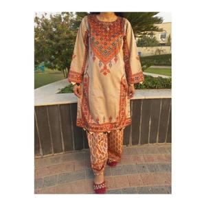 Kurtis bordados de terciopelo de alta calidad para mujer, Kurtis de uso diario listos para usar para mujer, tela transpirable de Pakistán - Product Image 1