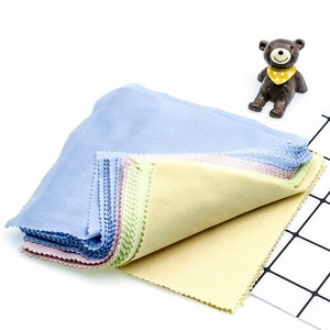 Chiffons de nettoyage pour lunettes en microfibre noirs et gris, jetables, traités par le fabricant, pour hôtels, vente en gros, impression de logo - Product Image 2