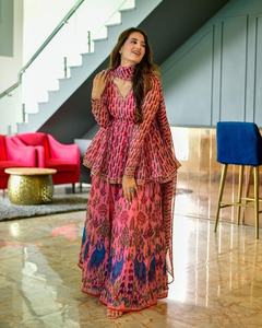 Conjunto de Traje Sharara de Diseñador de 3 Piezas para Mujer, Corte Alia, Hermoso Kurti Estampado con Sharara y Dupatta para Mujer - Product Image 1