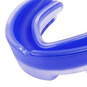 Protège-dents en silicone bleu, équipement de sport protecteur pour la boxe, adultes, antidérapant, design à enfiler, style standard, unisexe. - Product Image 5