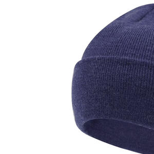 Bonnets unisexes élégants et chauds en acrylique doux Parfait pour l'hiver, mode décontractée ou marque promotionnelle - Product Image 3
