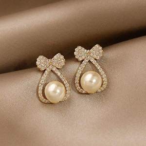 Boucles d'oreilles en or rose plaqué avec perles et nœud en diamant, bijoux unisexes romantiques pour mariage, anniversaire, fête - Product Image 3