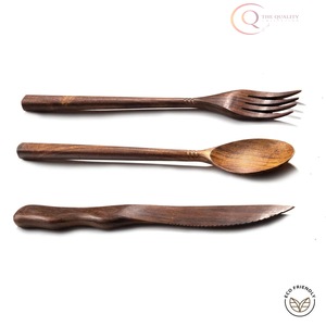 Ensemble de couverts en bois rustique, finition naturelle, réutilisable, vaisselle éco-responsable - Product Image 2