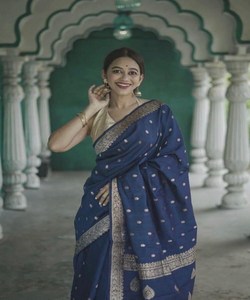 DALLE DE LIN DOUX À LA MODE JACQUARD TRAVAIL SAREE AVEC BLOUSE INCOSUE VÊTEMENT DE SOIRÉE PRIX DE GROS VÊTEMENT ETHNIQUE BLEU - Product Image 2