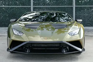 Lamborghini Huracan STO 2023 en parfait état - Product Image 2