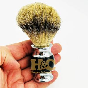 แปรงโกนหนวดคุณภาพพรีเมียม Hooper and Company ด้ามไม้สีดำ ขนแบดเจอร์แท้ ยั่งยืน พร้อมบริการสลักโลโก้ตามสั่ง - Product Image 3