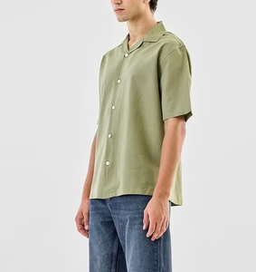 Chemise de travail ample à col cubain surdimensionnée fabriquée en usine par OEM, chemise à manches courtes boutonnée personnalisée pour homme - Product Image 6
