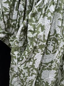 Robe mi-longue d'été en coton imprimé au design unique, silhouette trapèze à pompons pour tenue décontractée de bureau et de week-end, tailles personnalisées disponibles - Product Image 3