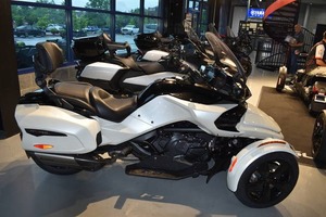 Motocicleta de 3 ruedas Can-Am Spyder F3-S Serie Especial 2023 - Product Image 2