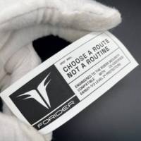 Étiquettes de col personnalisées de luxe réfléchissantes imprimées découpées au laser en plastique, écologiques, pour vêtements, sweats à capuche, chaussures et sacs – Tendance 2025