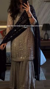 Haute Sur Demande Fantaisie Pakistanaise Salwar Kameez Avec Miroir Travail Et Dupatta Lourd Disponible Au Meilleur Prix - Product Image 3