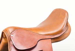 Selle anglaise en cuir souple de haute qualité Siège de dressage respirant pour l'équitation compétitive Prix du produit - Product Image 4