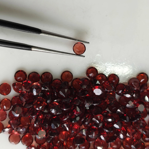 พลอยโกเมนสีแดงธรรมชาติ 4 มม. ทรงกลมเจียระไนแบบบริลเลียนท์ คุณภาพดีที่สุด สำหรับทำเครื่องประดับ - Product Image 2