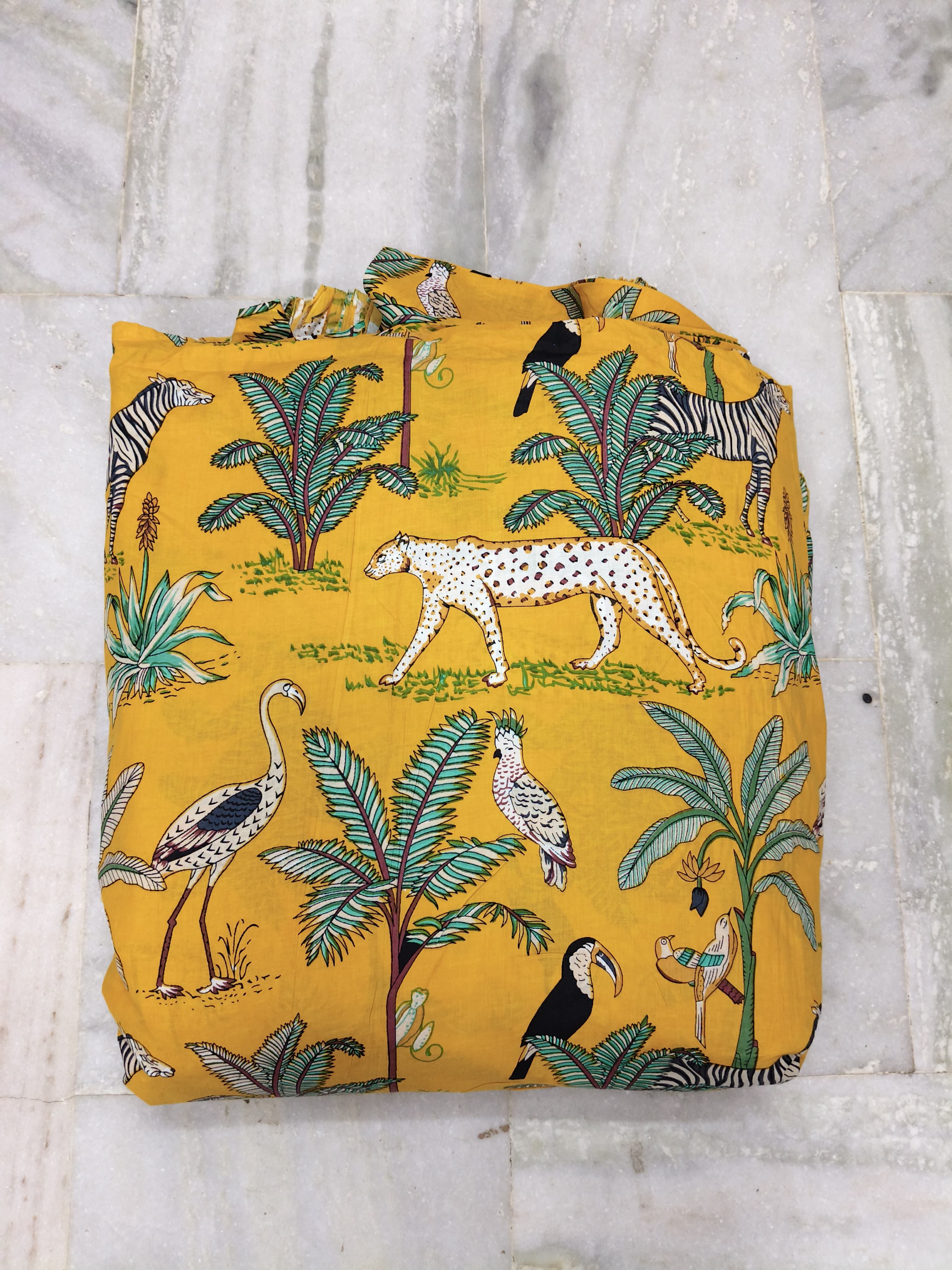 สีเหลือง